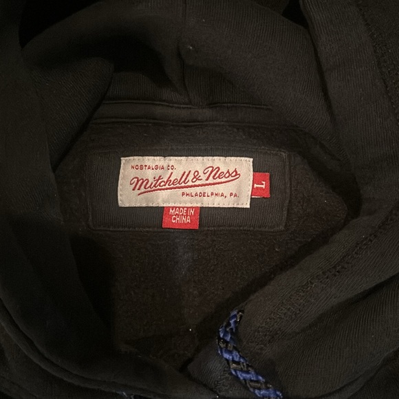Mitchell and Ness 76ers hoodie - Picture 4 of 5